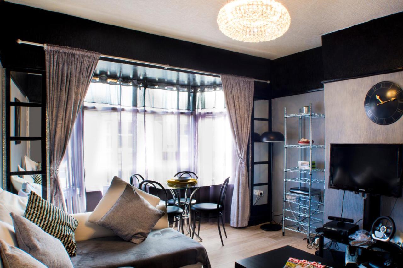 A Home Away From Home Now With Netflix And Ps4 Blackpool Bagian luar foto