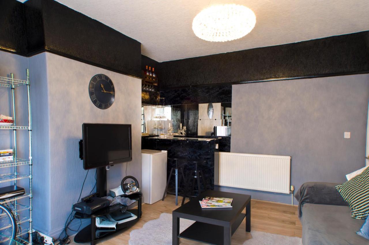 A Home Away From Home Now With Netflix And Ps4 Blackpool Bagian luar foto