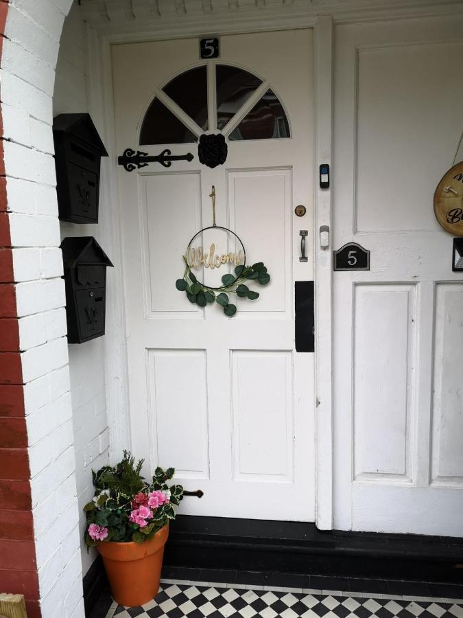 A Home Away From Home Now With Netflix And Ps4 Blackpool Bagian luar foto