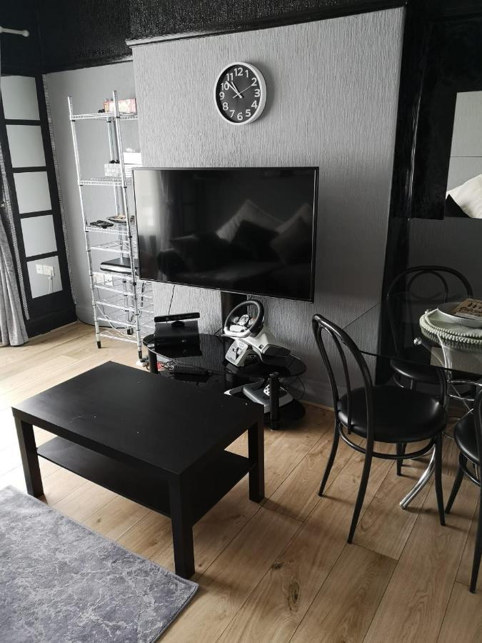 A Home Away From Home Now With Netflix And Ps4 Blackpool Bagian luar foto