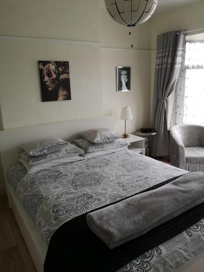A Home Away From Home Now With Netflix And Ps4 Blackpool Bagian luar foto